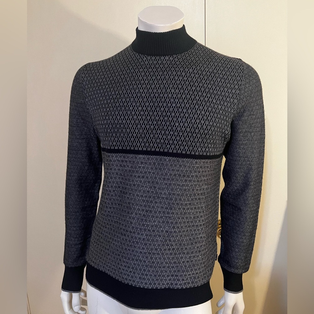 LIKE NEW Hugo Boss Cashmere Turtle Neck Sweater